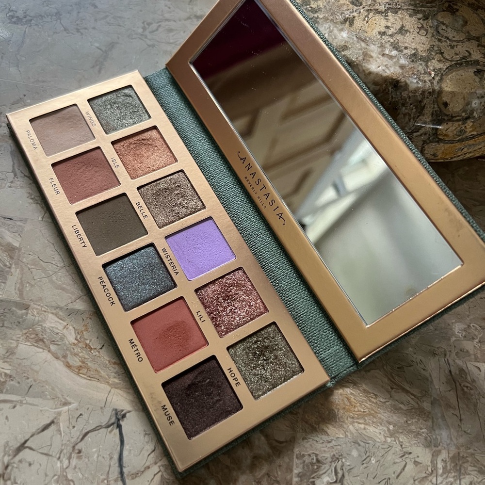 Anastasia Beverly Hills ~ NOUVEAU Eyeshadow Palette - Purple, Brown, Gold